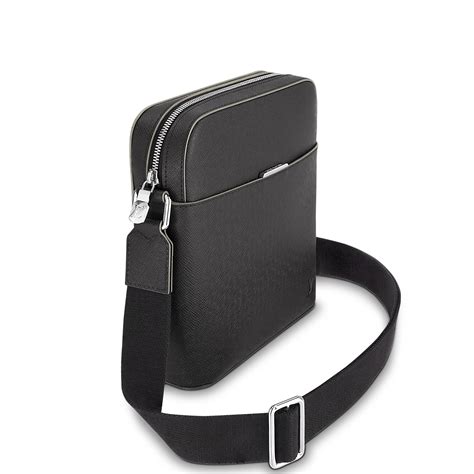 anton pochette